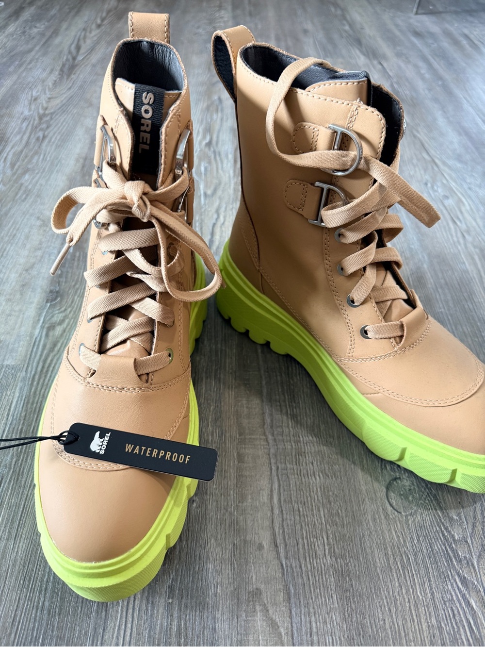 NWT Sorel Caribou Waterproof Women's Tan Boots with Lime Green Sole